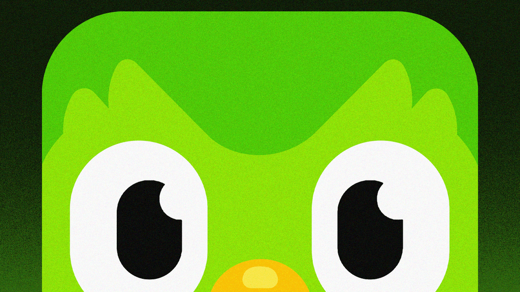 Зеленый значок с львом и овальным глазом Duolingo