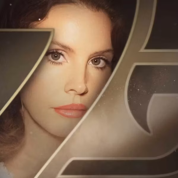 Лана Дель Рей на обложке с крупным планом лица