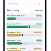 Экран приложения Fitbit с данными о качестве снаSleep Score