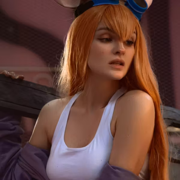 Россиянка в косплее Гаечки из Чип и Дейла