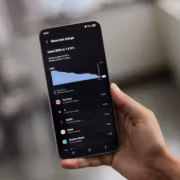 Экран смартфона Samsung Galaxy показывающий использование батареи