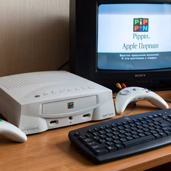 современная игровая консоль Apple Pippin на столе