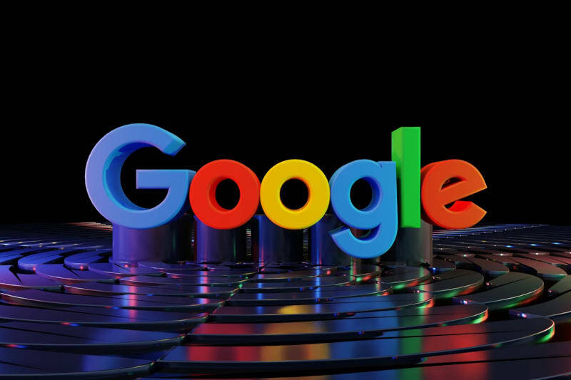 Логотип Google на черном фоне с ракетой