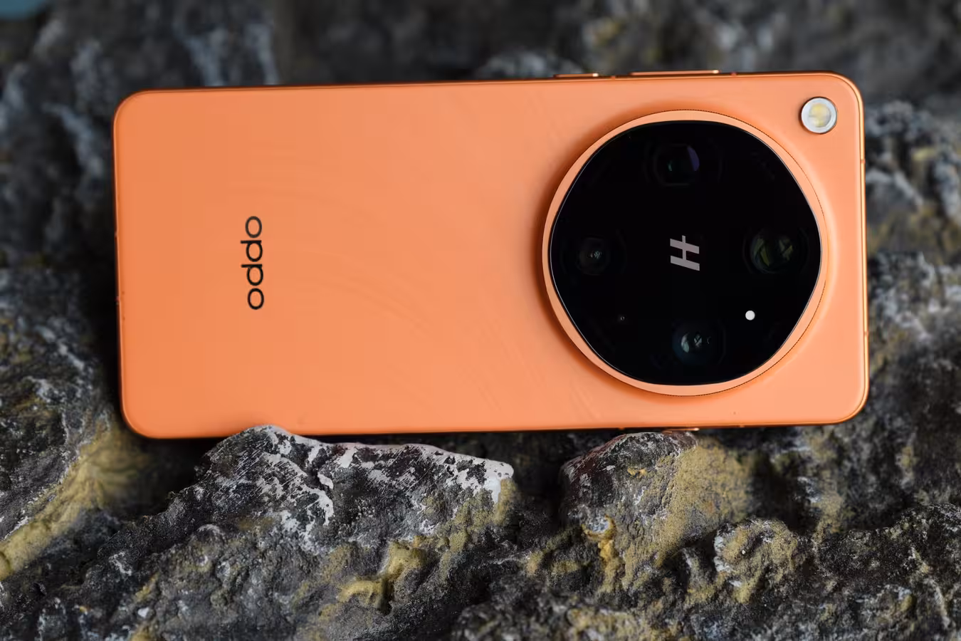 Oppo Find X9 Ultra показали перед анонсом 21 апреля