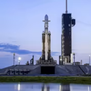 Ракетный запуск на стартовом комплексе