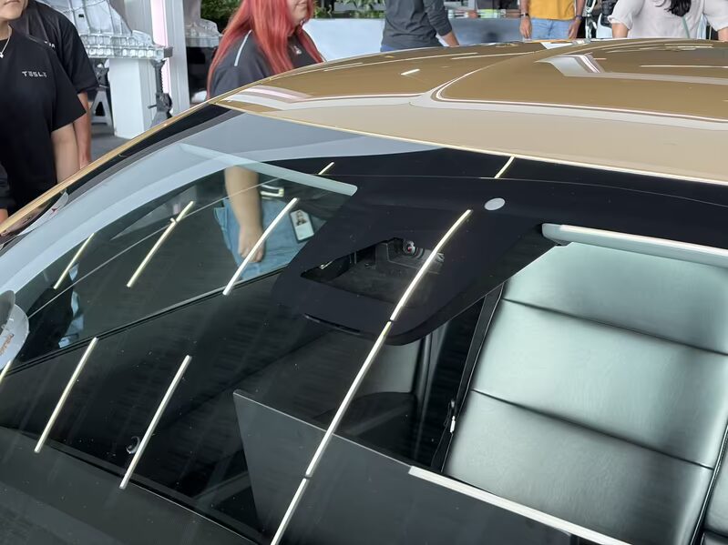 Камера Tesla Cybercar с VIN Zero установленная внутри