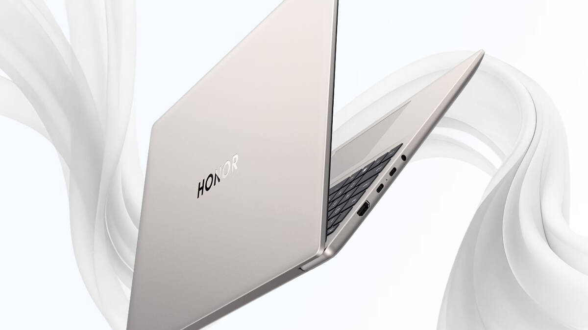 ноутбук Honor MagicBook X Plus 2026 повернут сбоку