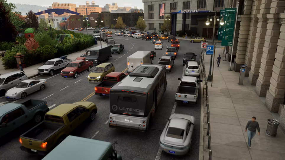 Городской трафик у здания Novastate Bus Bound Saber