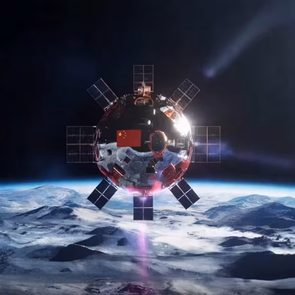 Китайский пилотируемый корабль для полётов на Луну в космосе