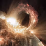 Вспышка Солнца X2.5 и солнечная активность