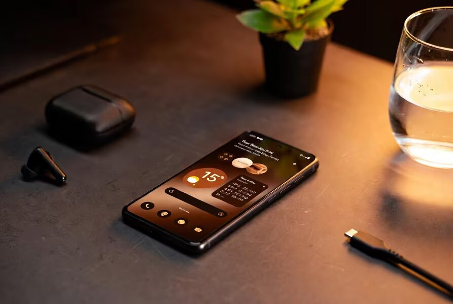 Смартфон Honor с уведомлениями и приложениями