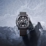 Часы Casio Pro Trek PRW-B1000B-2 на фоне горного пейзажа