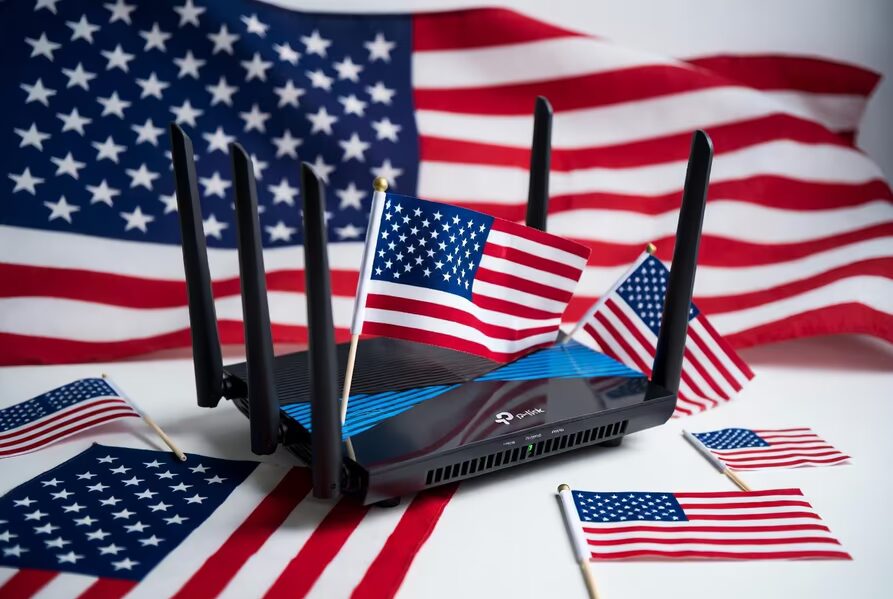 Роутер с антеннами и флагами на интерфейсе