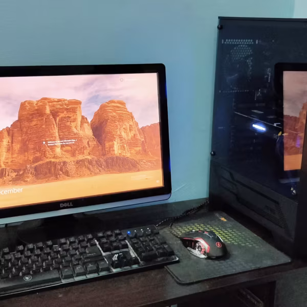 Настольный компьютер с корпусом MSI и монитором Dell