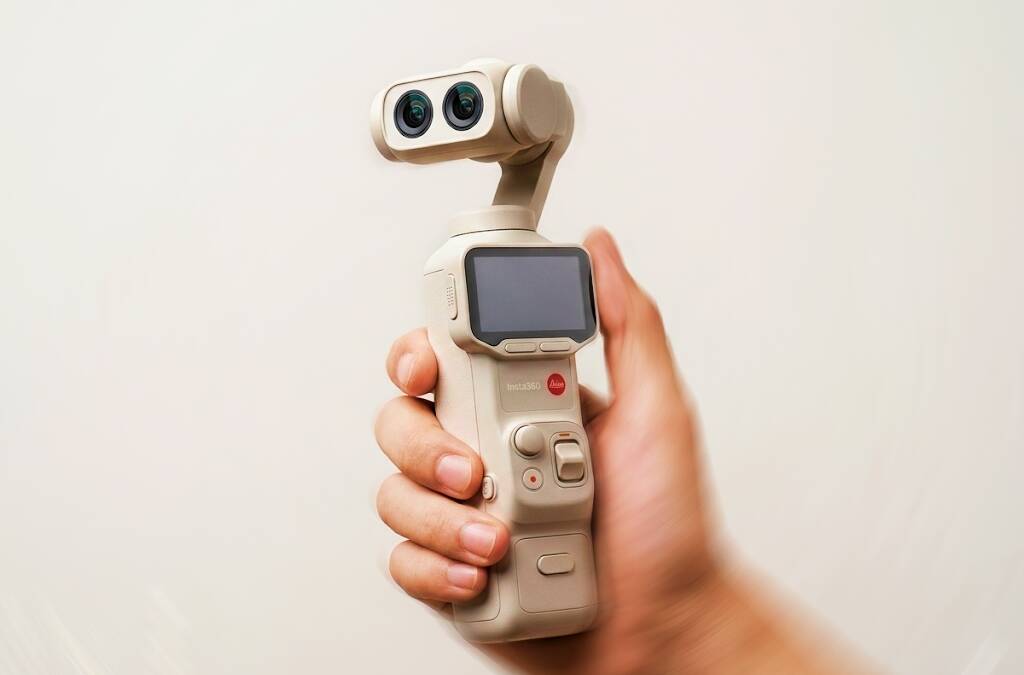 Ручной стабилизатор Insta360 Luna с тремя объективами