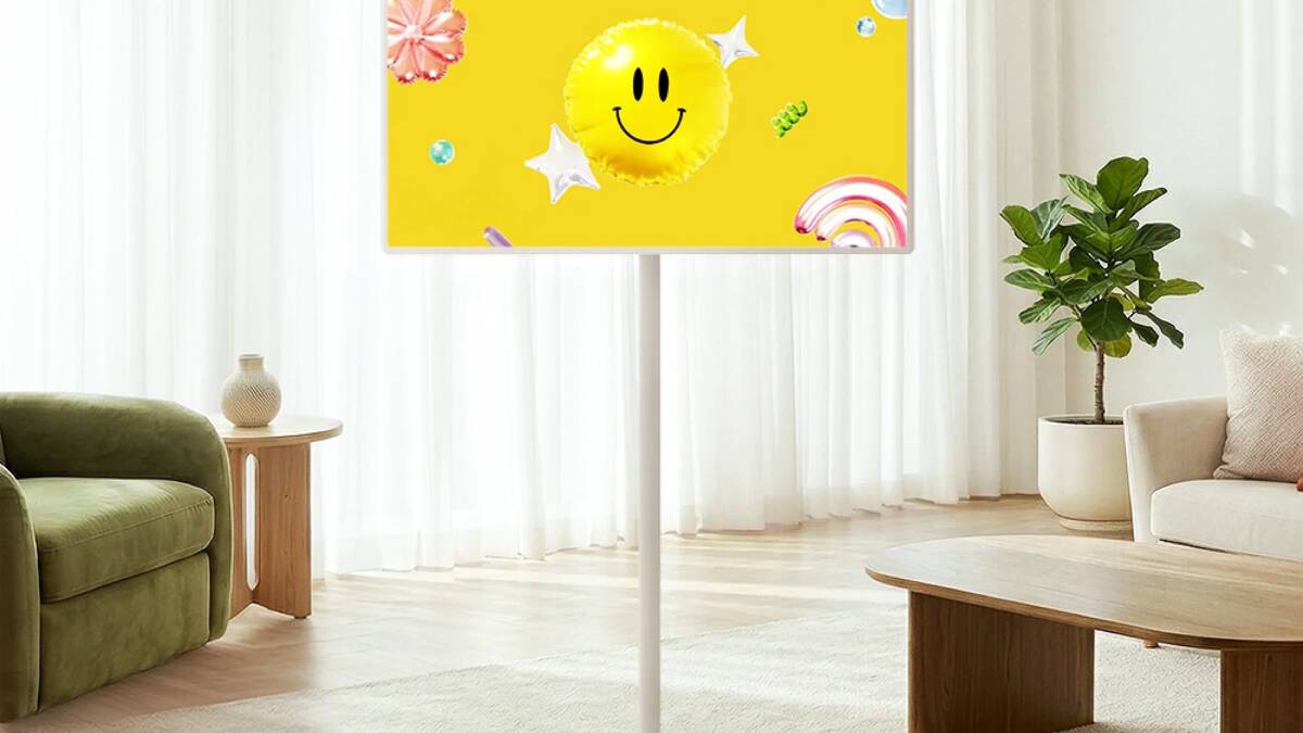 Портативный телевизор LG StandbyMe 2 Max с желтым экраном