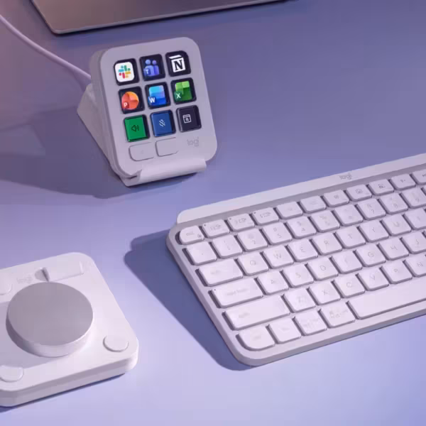 Маленькое устройство Logitech MX Creative Console с цветными и кнопками