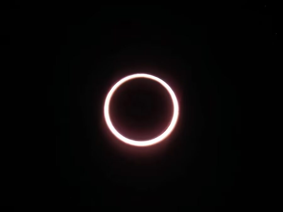 Кольцевое солнечное затмение Concordia камера фотография