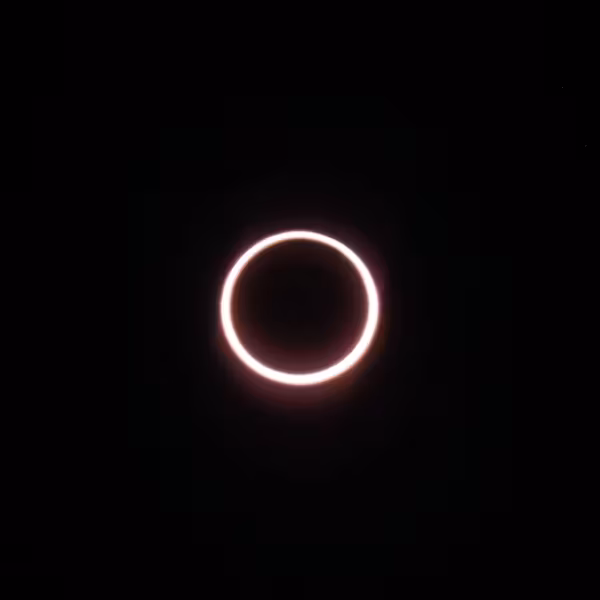 Кольцевое солнечное затмение Concordia камера фотография