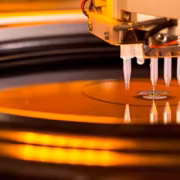 Лазерная гравировка на пластине памяти DRAM и NAND