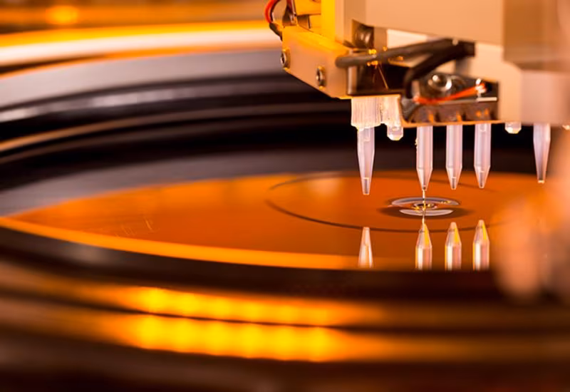 Лазерная гравировка на пластине памяти DRAM и NAND