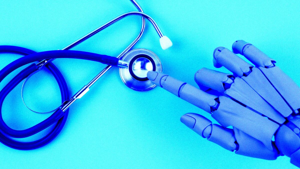 Медицинский стетоскоп и роботизированные руки в клинике