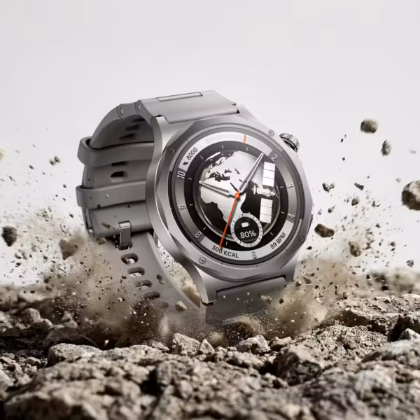 Гибкий умные часы Oppo Watch X3 в движении крупным планом