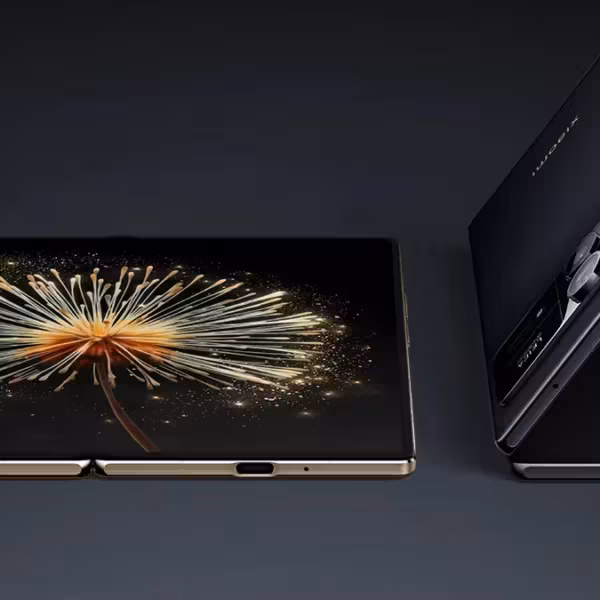 Складной смартфон Xiaomi Mix Fold 5 раскрыт и сложен