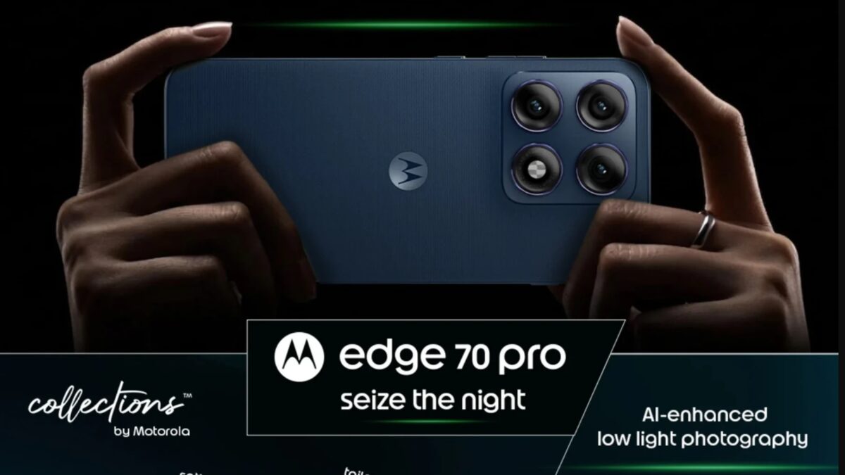 Две руки держат синий Motorola Edge 70 Pro с четырьмя камерами