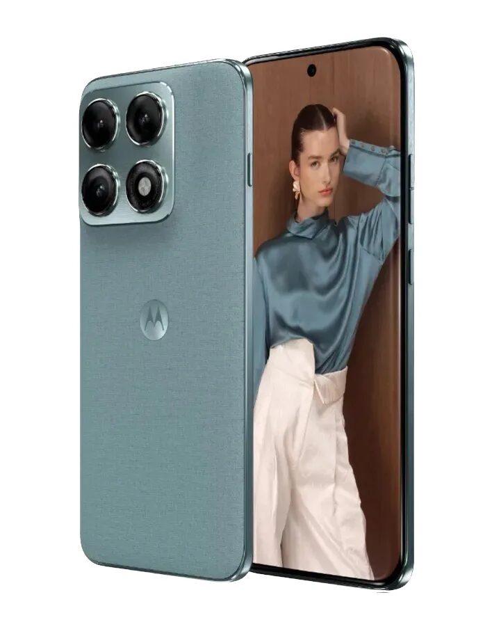 смартфон Motorola Edge 70 Pro+ с тремя камерами и девушкой на экране