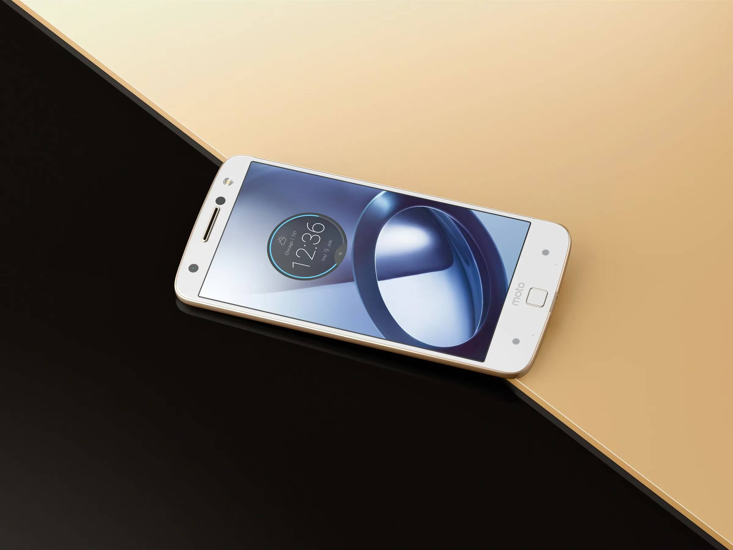 Смартфон Moto с большим экраном и тонким корпусом