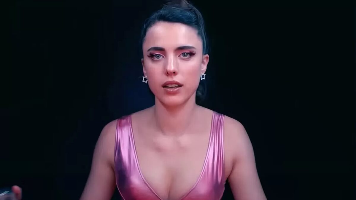 Женский компьютерный монитор с дисплеем и интерфейсом