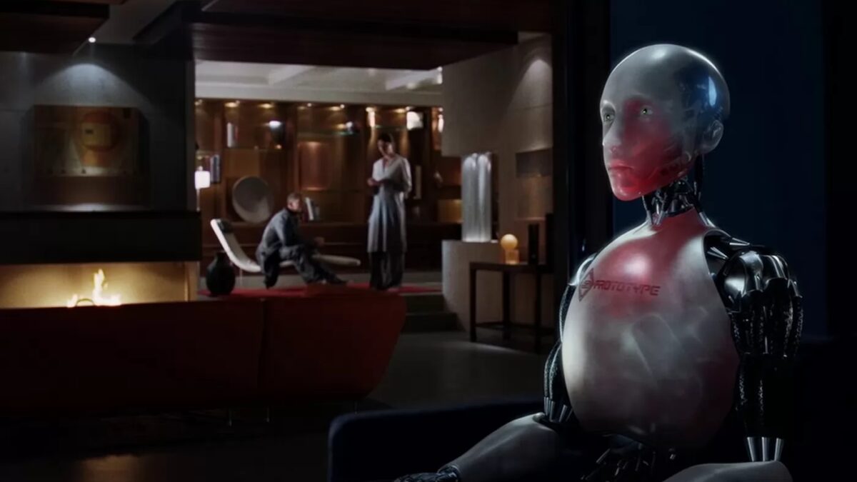 Робот с человеческим лицом и металлическим телом,