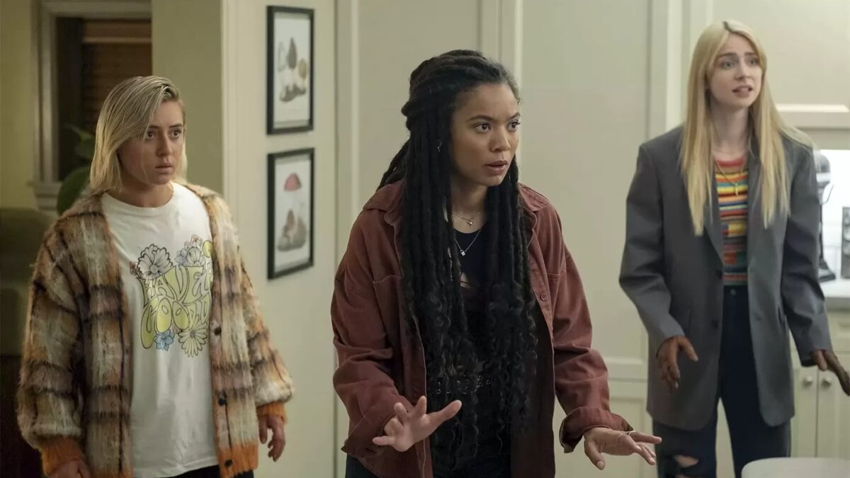 Женщины в комнате из сериала Поколение V