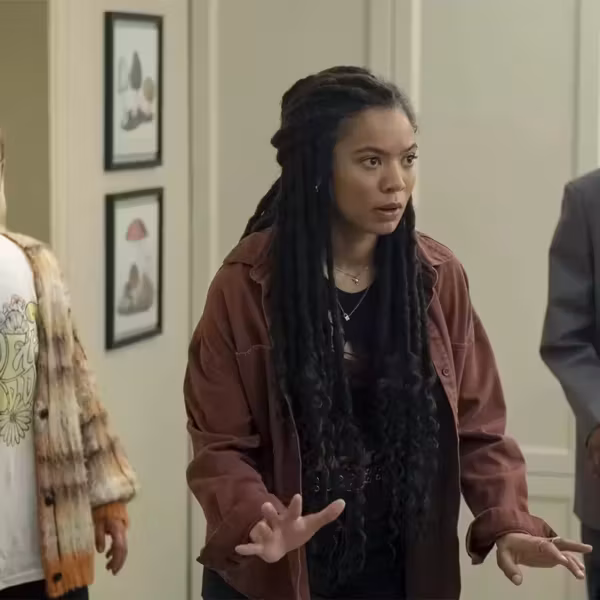 Женщины в комнате из сериала Поколение V