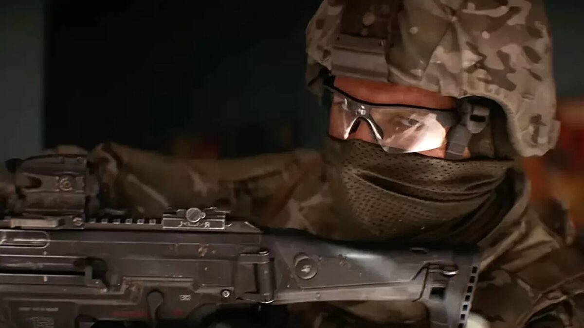 Военнослужащий с шлемом маской и автоматом Battlefield