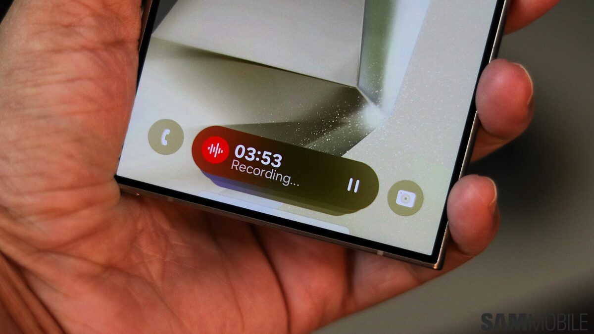 Смартфон Samsung Galaxy Note с запущенной записью голоса