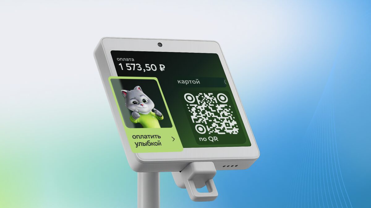 Биометрическая оплата на терминале с QR-кодом и котом
