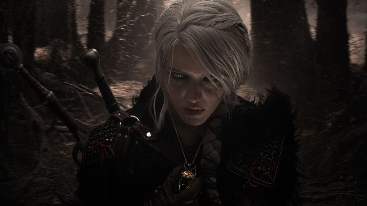 Косплей Цири из Ведьмака 4 Лада Люмос с серебряными волосами и мечами в лесу