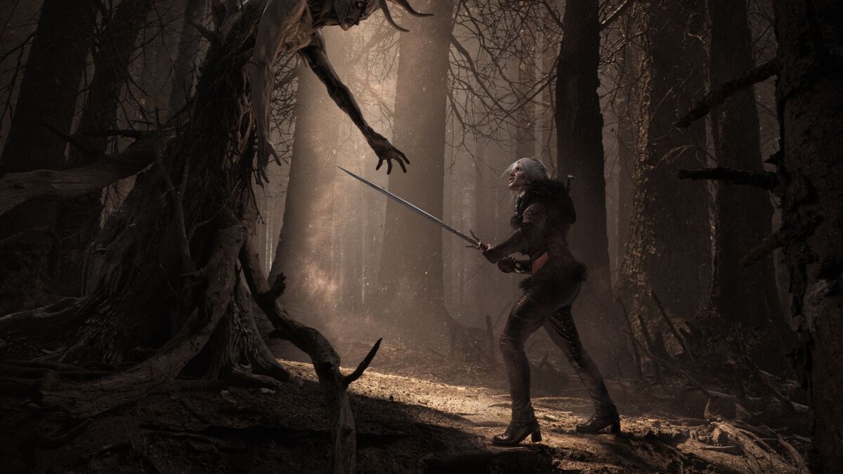 Косплей Цири из Ведьмака 4 Лада Люмос в лесу