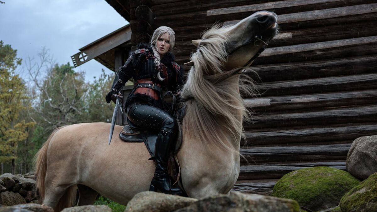 Цири из Ведьмака 4 косплей Лада Люмос на коне