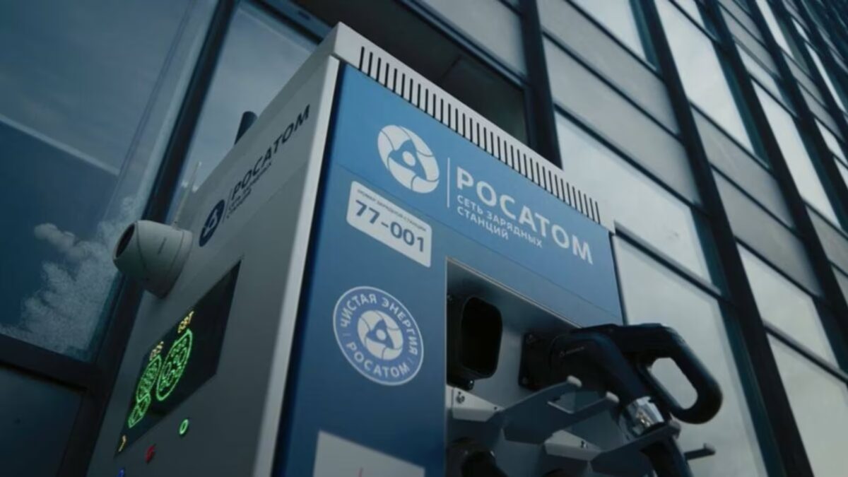 Росатом и Сбер связали зарядку электромобиля с доставкой продуктов