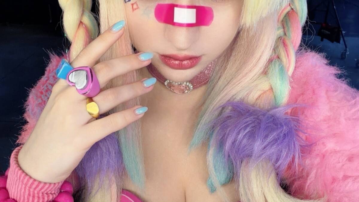 Косплей Магик из Marvel Rivals в скине New Millennia Might