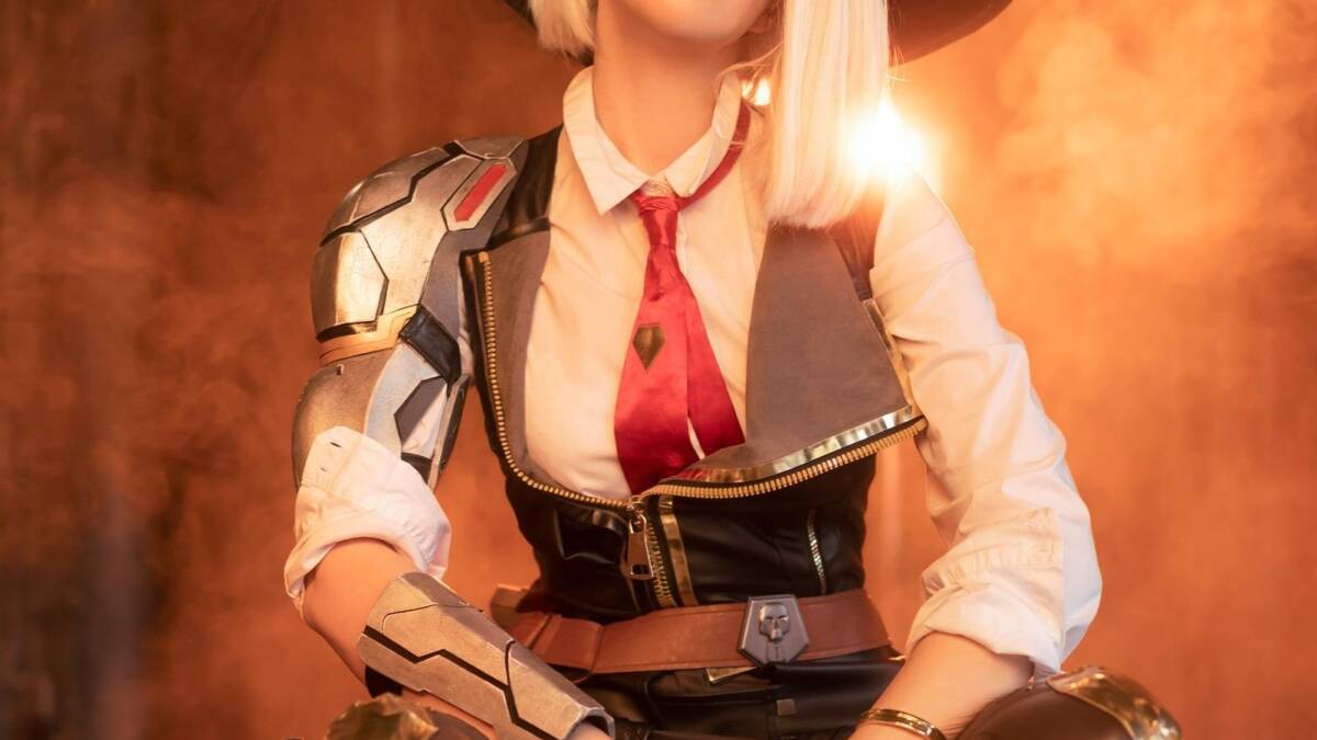 Косплей Эш из Overwatch российская модель 18+