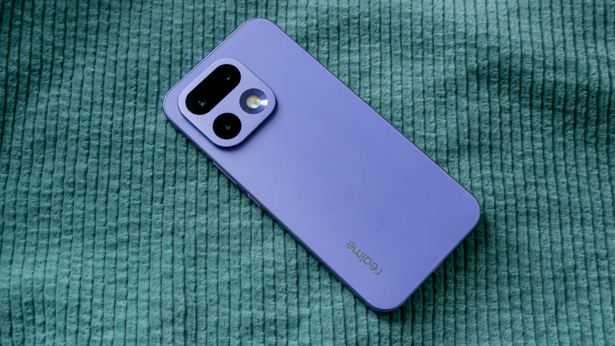 синий смартфон realme 16 Pro 5G задняя панель камеры