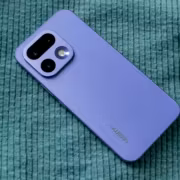 синий смартфон realme 16 Pro 5G задняя панель камеры