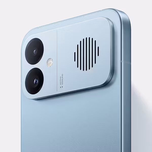 Мобильный телефон с камерами и динамиком на задней панели