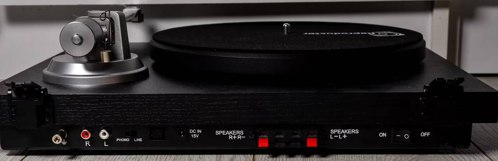 Обзор Reproductor RP-LPX500SPBK: виниловый проигрыватель с колонками в комплекте 47 Настольный проигрыватель винила Reproductor RP-LPX500SPBK с тёмным корпусом