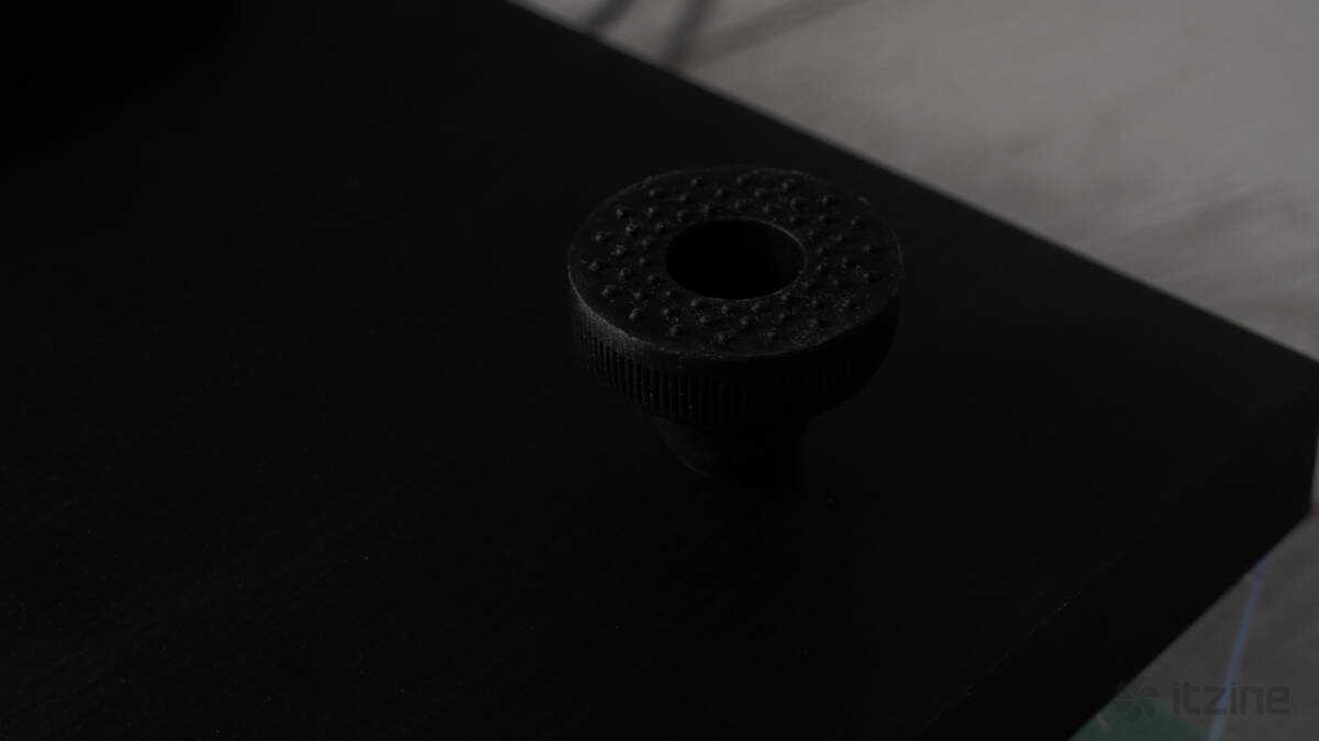 Черный проигрыватель винила Reproductor RP-LPX500SPBK крупный план