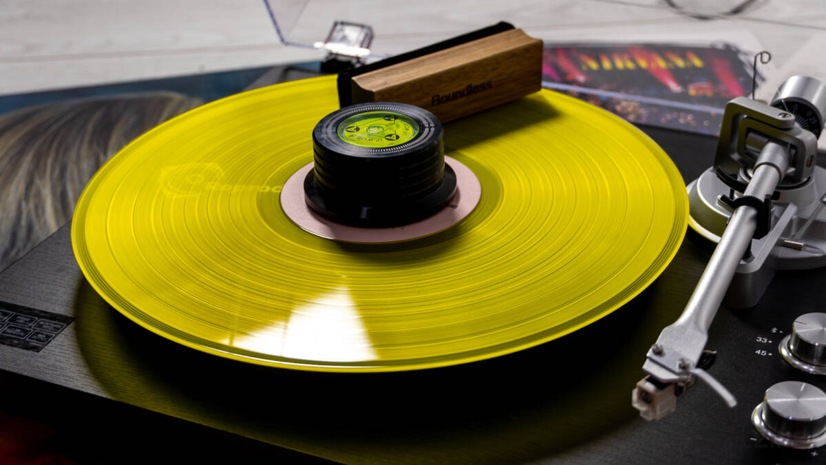 Виниловый проигрыватель Reproductor RP-LPX500SPBK с желтым пластиком